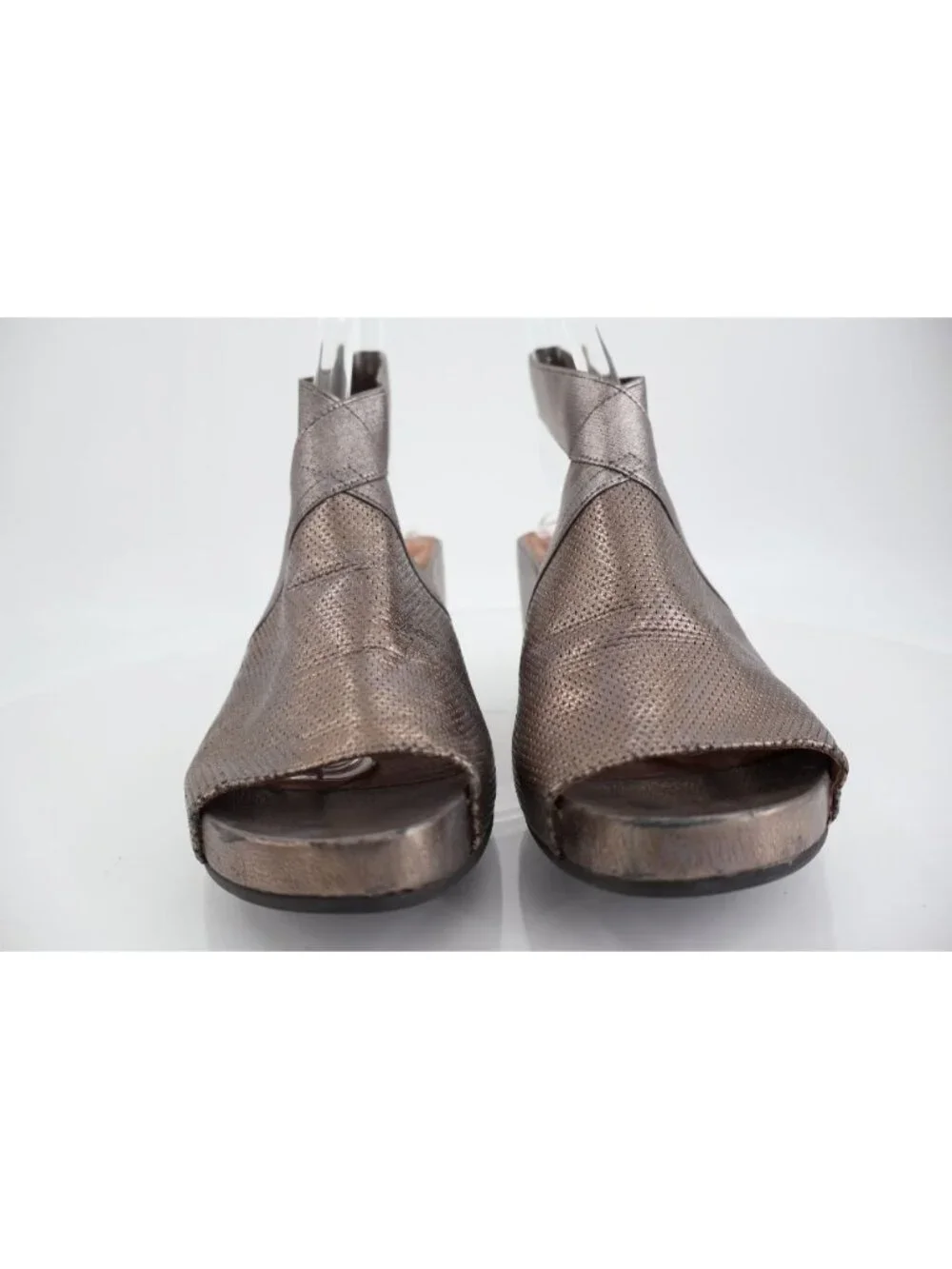 Gentle Souls Gwendaline Sandals Women's Size 9.5 Pewter Gray Metallic Brushed